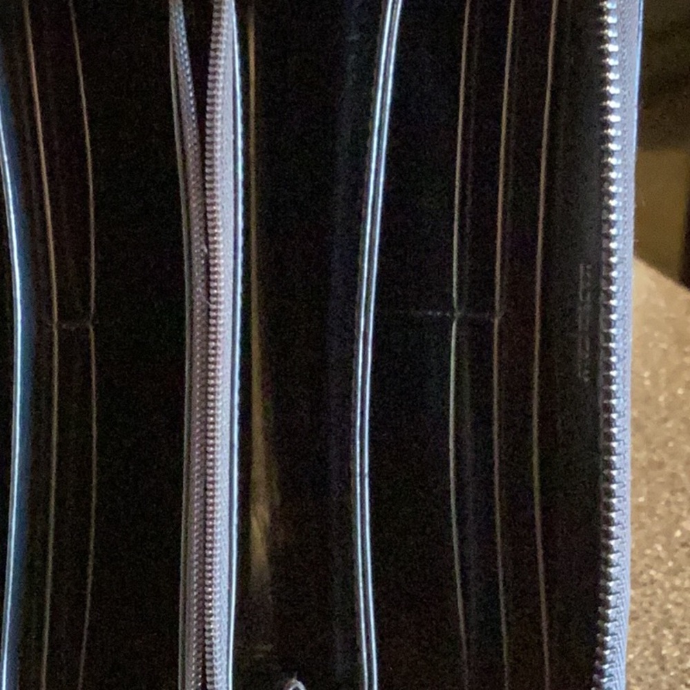 Burberry Zip Around Wallet EUC - Picture 12 of 14